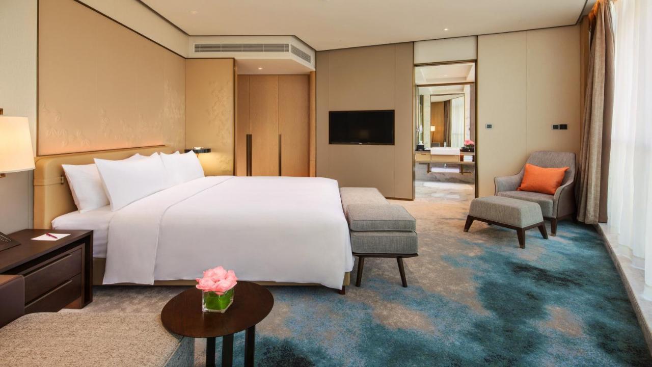 ホテル Crowne Plaza Xiangxi 鳳凰県 エクステリア 写真