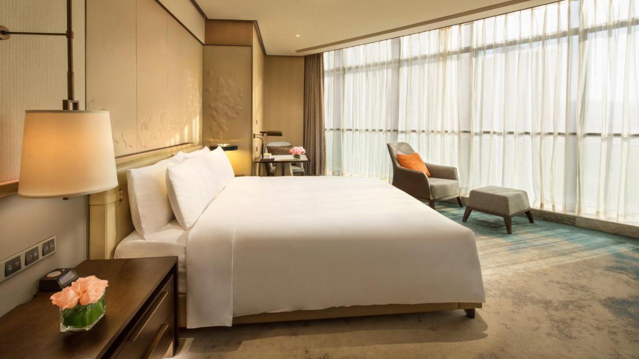 ホテル Crowne Plaza Xiangxi 鳳凰県 エクステリア 写真