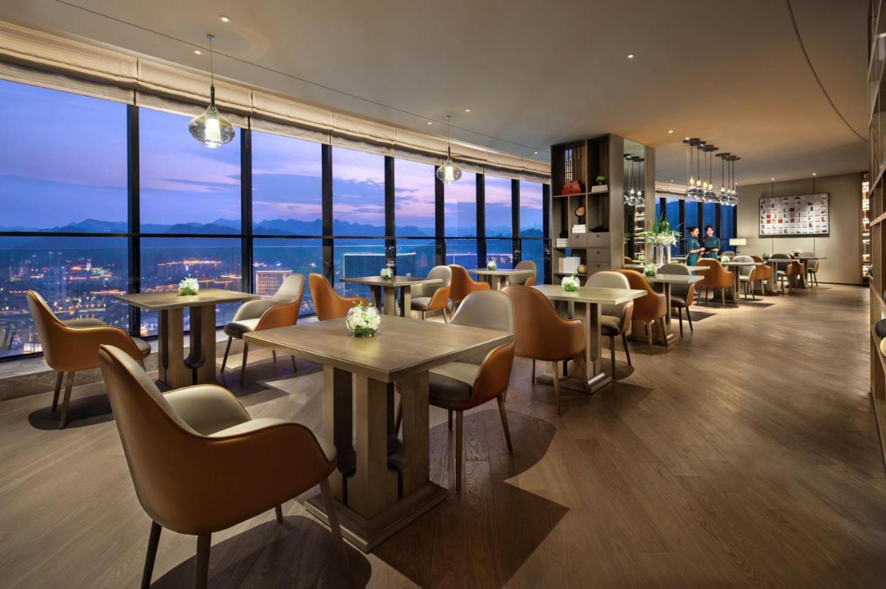 ホテル Crowne Plaza Xiangxi 鳳凰県 エクステリア 写真